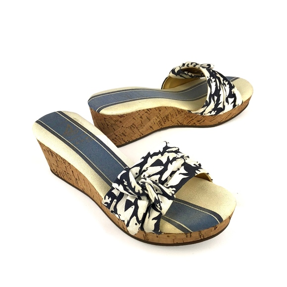 shoe stores castle towers